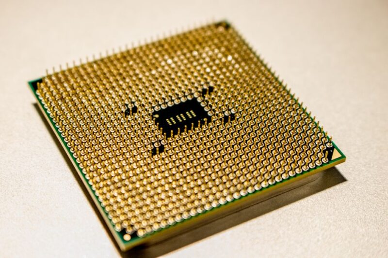 Windows Server 2025 CPU suddenly at 100%: fix the VirtIO and power settings on Proxmox