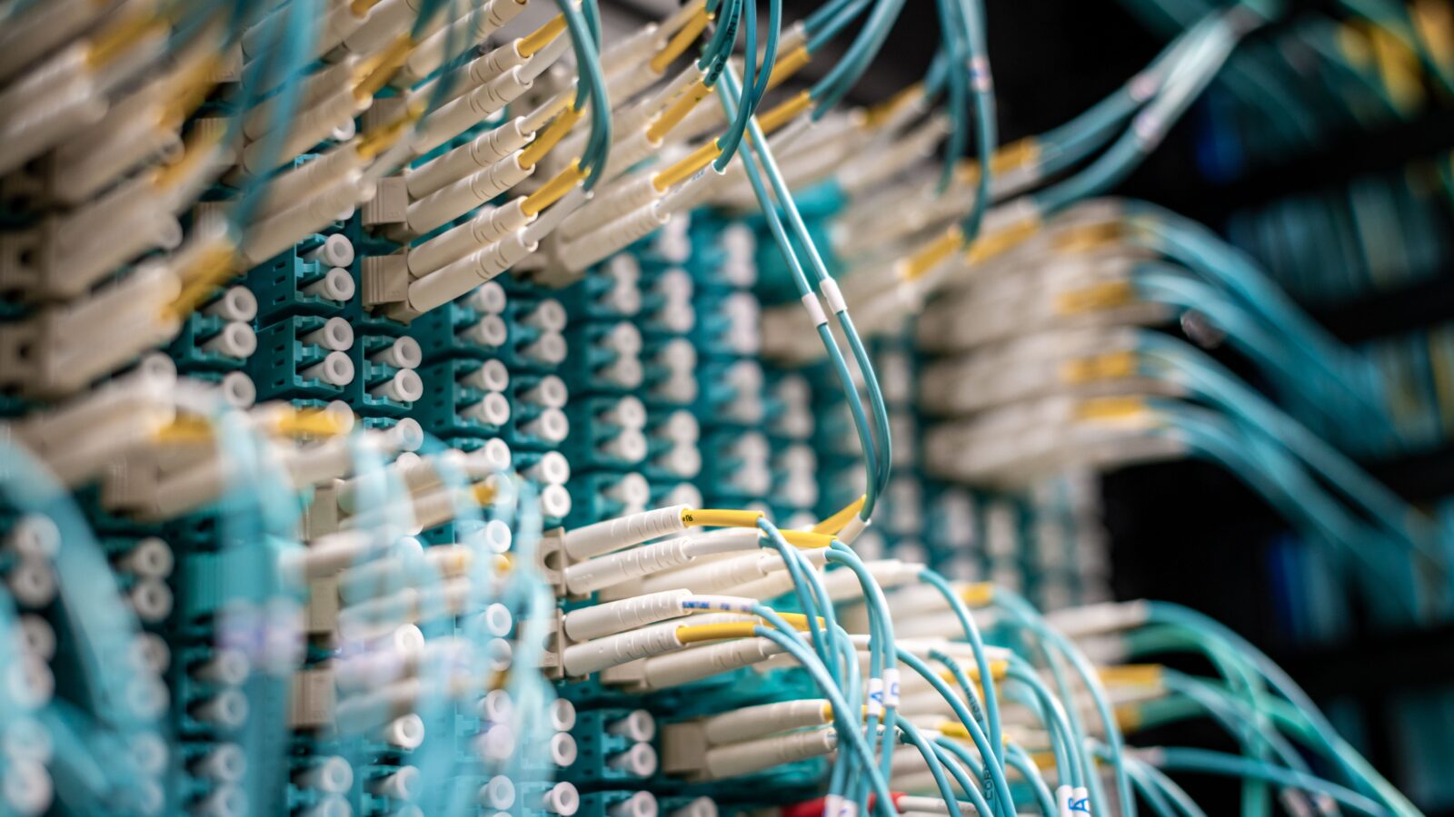 VM processes stall when rebooting adjacent node — fix it in a two-node Proxmox cluster